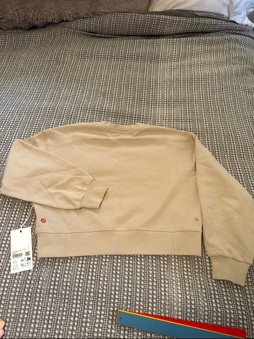 NWT Lululemon Canada Perfectly Oversized Cropped Crew size 4